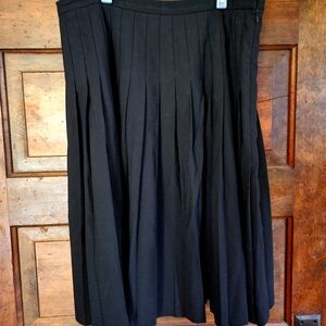 Eddie Bauer Black Pleated Skirt Size 14